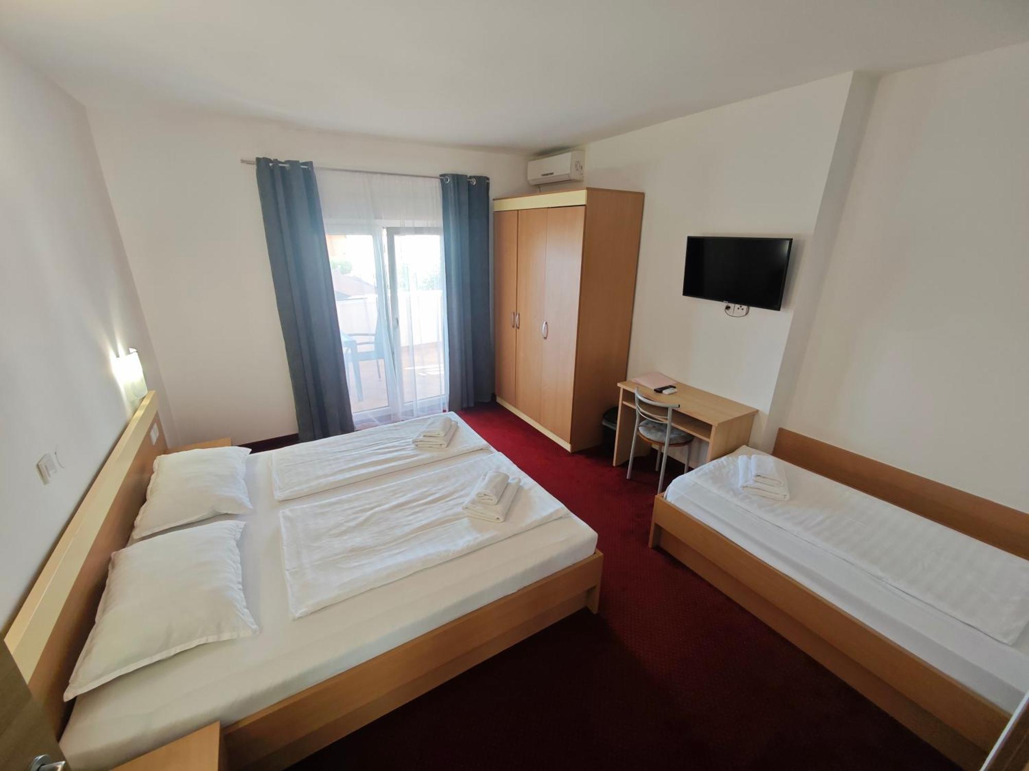 Dreibettzimmer mit Balkon