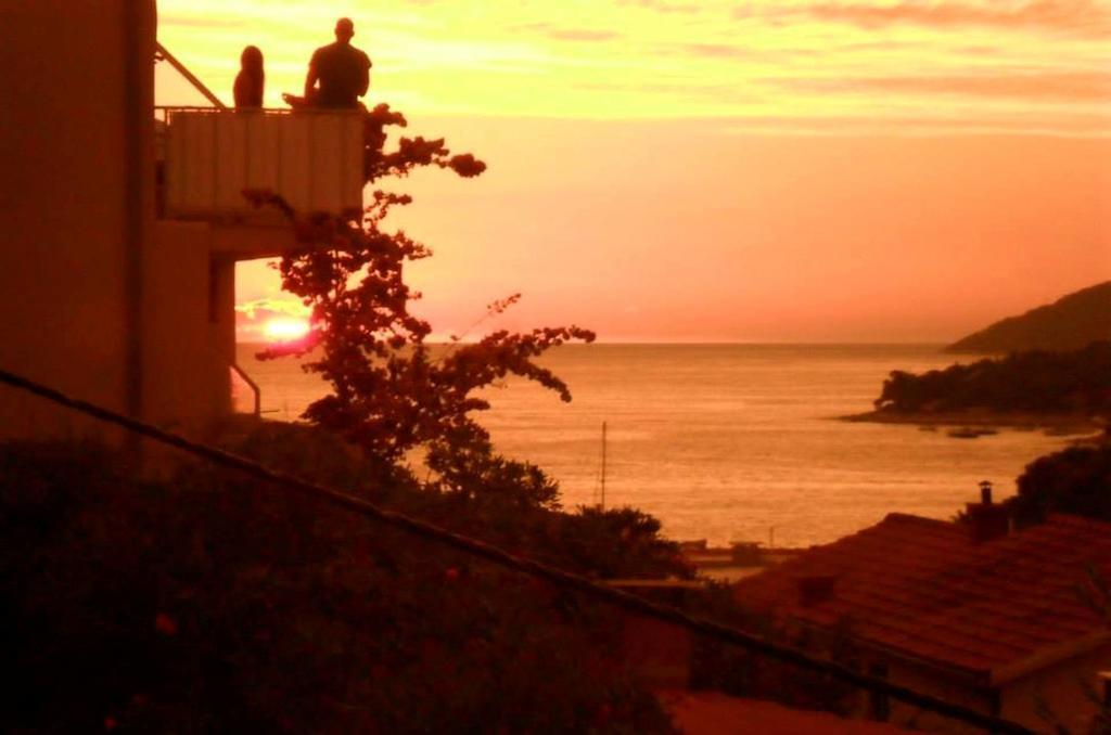 Apartamento de 2 Quartos com Varanda e Vista do Mar