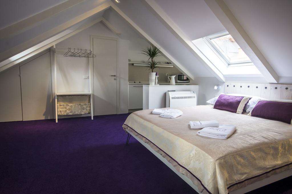 Deluxe Studio Apartment