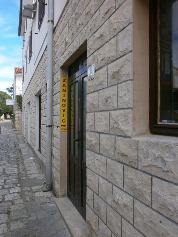 Apartamento de 2 Quartos com Varanda