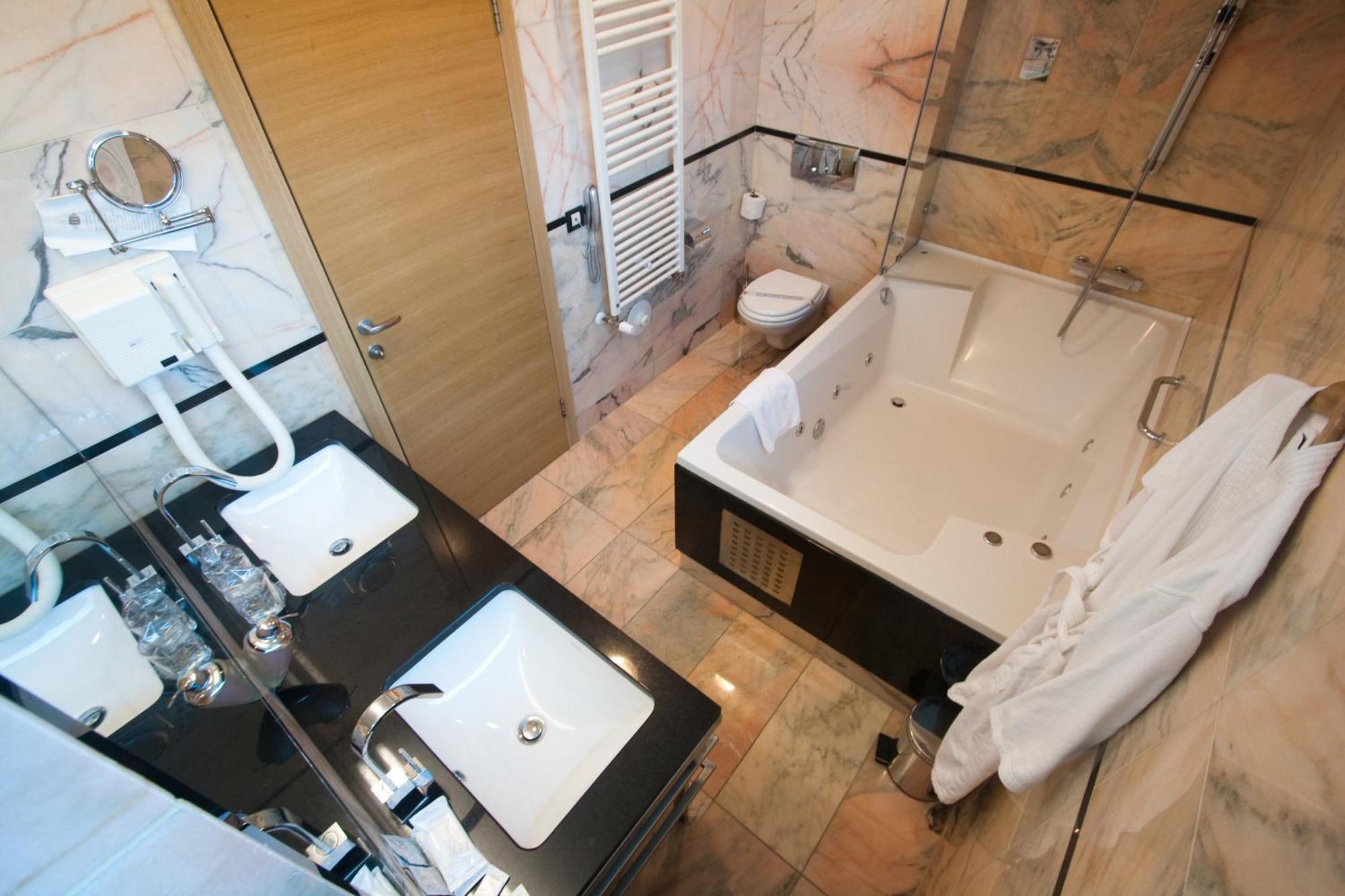 Comfort Suite mit Balkon und Meerblick