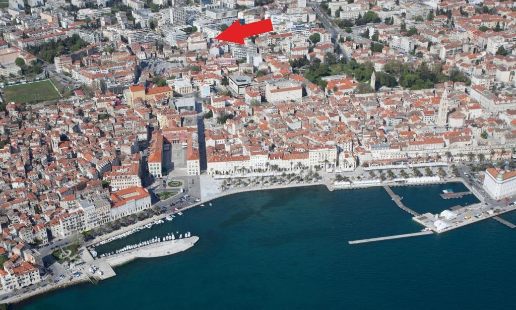 Deluxe Two-Bedroom Apartment,44089291:JPEG