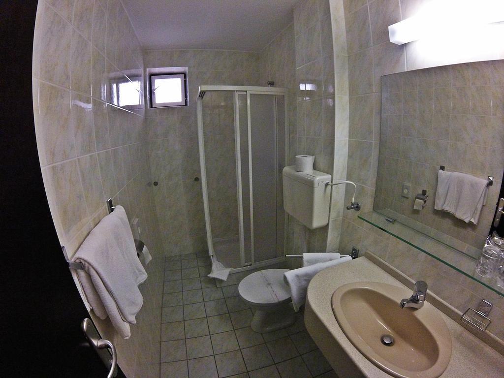 Suite con 2 Camere da Letto e Balcone con Vista Mare
