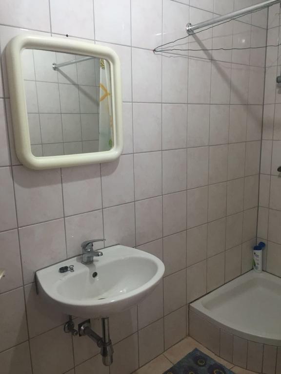 Vierbettzimmer mit Bad