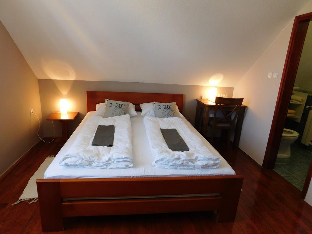 Two-Bedroom Apartment,404459820:JPEG