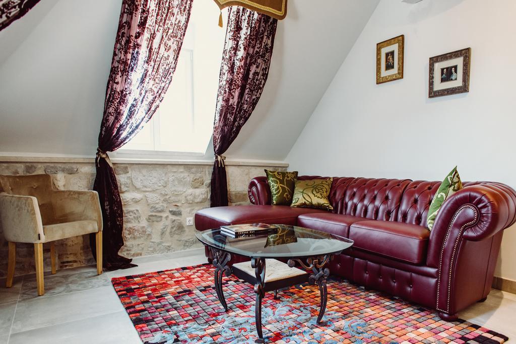 Luxury One-Bedroom Apartment,440632053:JPEG