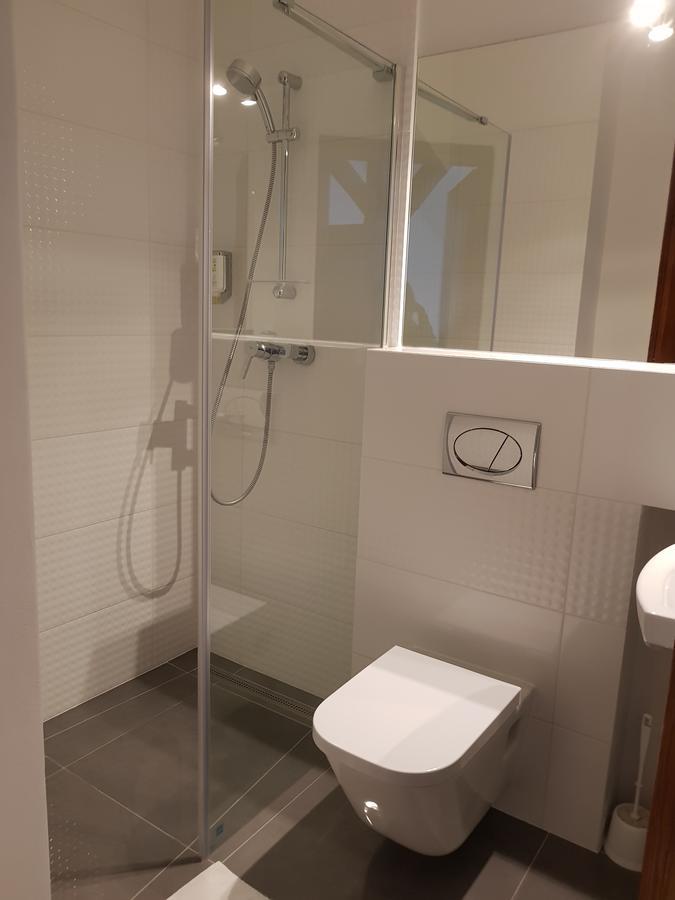 Dreibettzimmer mit eigenem Bad