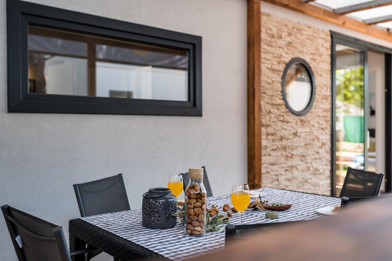 Mobilheim mit 2 Schlafzimmern und Terrasse