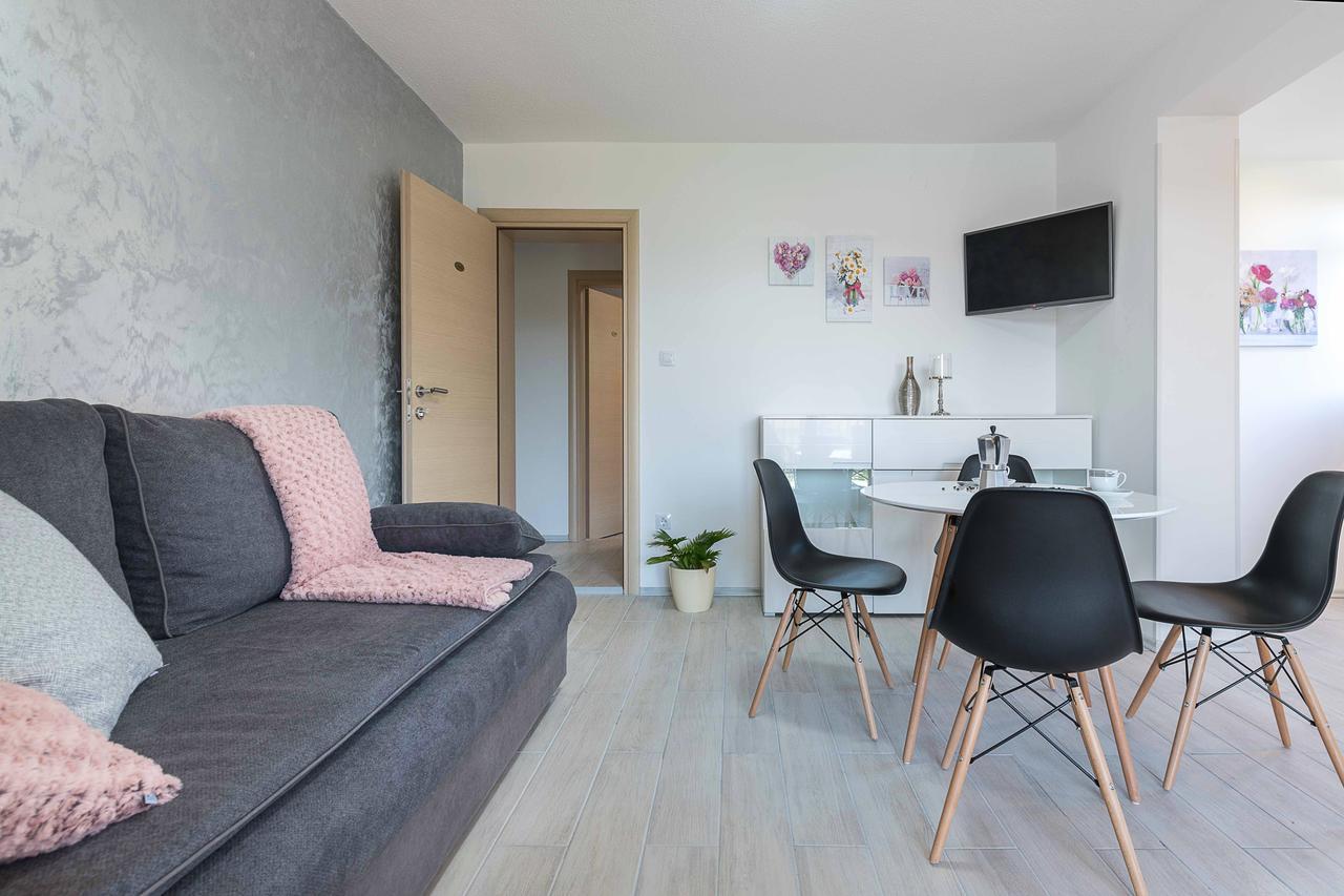 Apartment mit Balkon