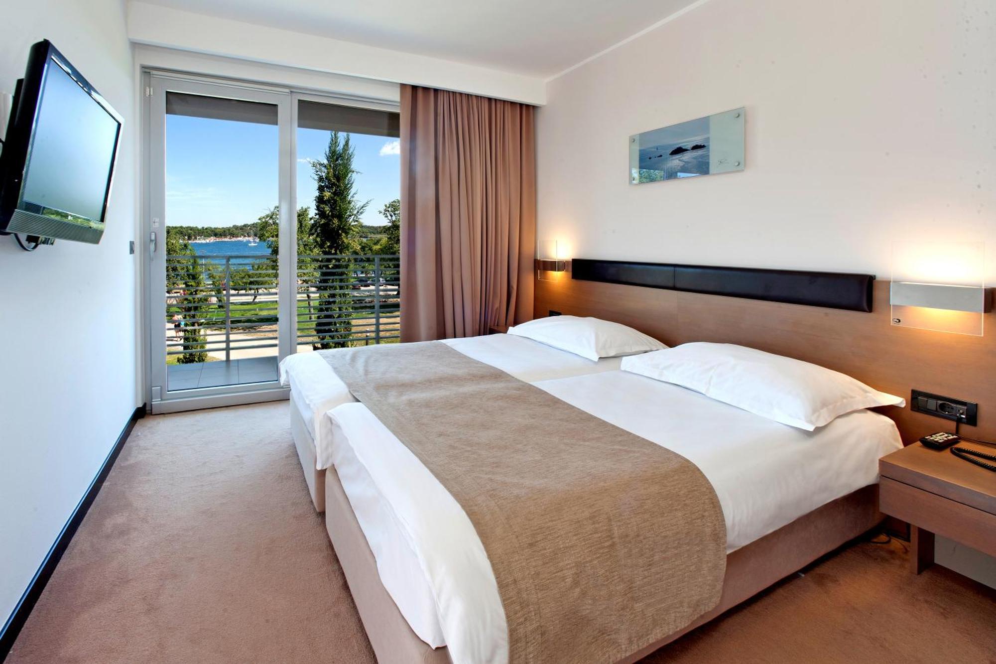 Premium Zimmer mit Balkon, Schlafsofa und Meerblick
