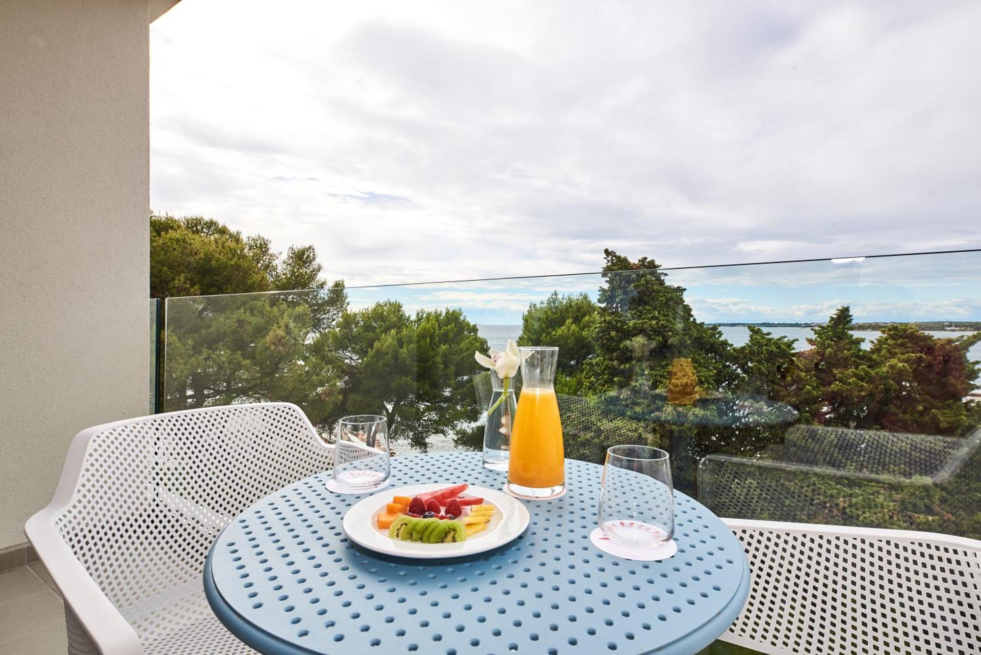 Premium Familienzimmer mit Balkon und Meerblick