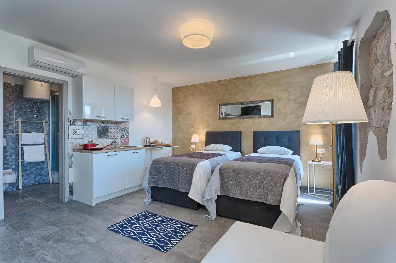 Digital Nomads Package - Deluxe Double Studio with Free Laundry Service