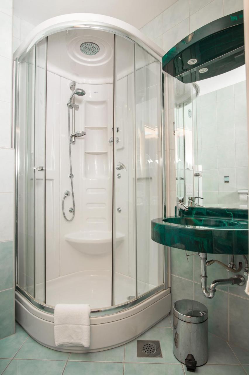 Standard Doppelzimmer mit Balkon und Meerblick