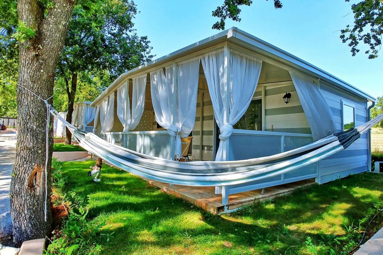Premium Stacaravan met Twee Slaapkamers - Huisdiervriendelijk