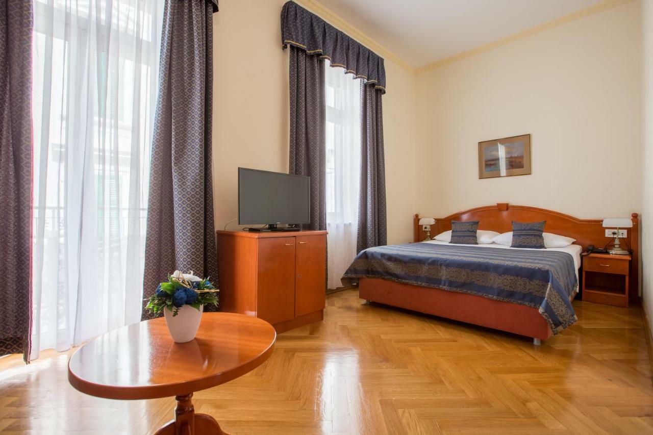 Doppelzimmer mit Balkon