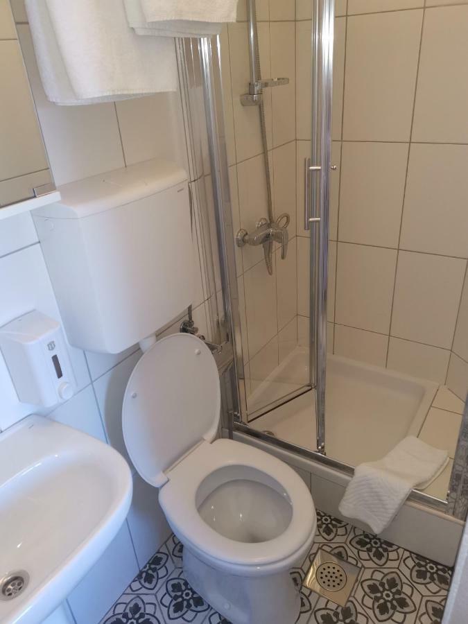Einzelzimmer mit Balkon
