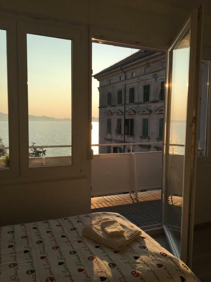 Deluxe Doppel-/Zweibettzimmer mit Meerblick