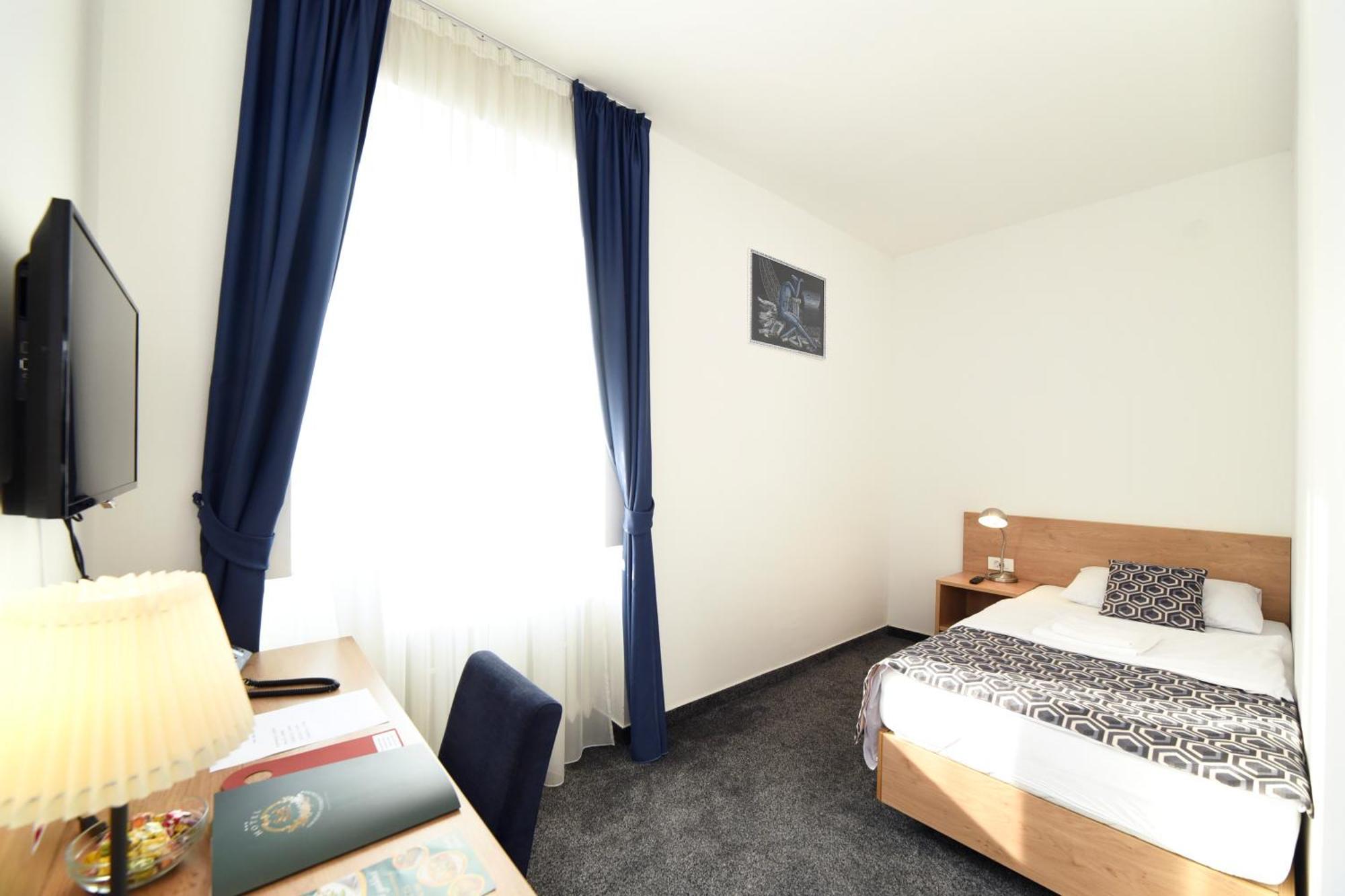 Single Room,1038195559:JPEG