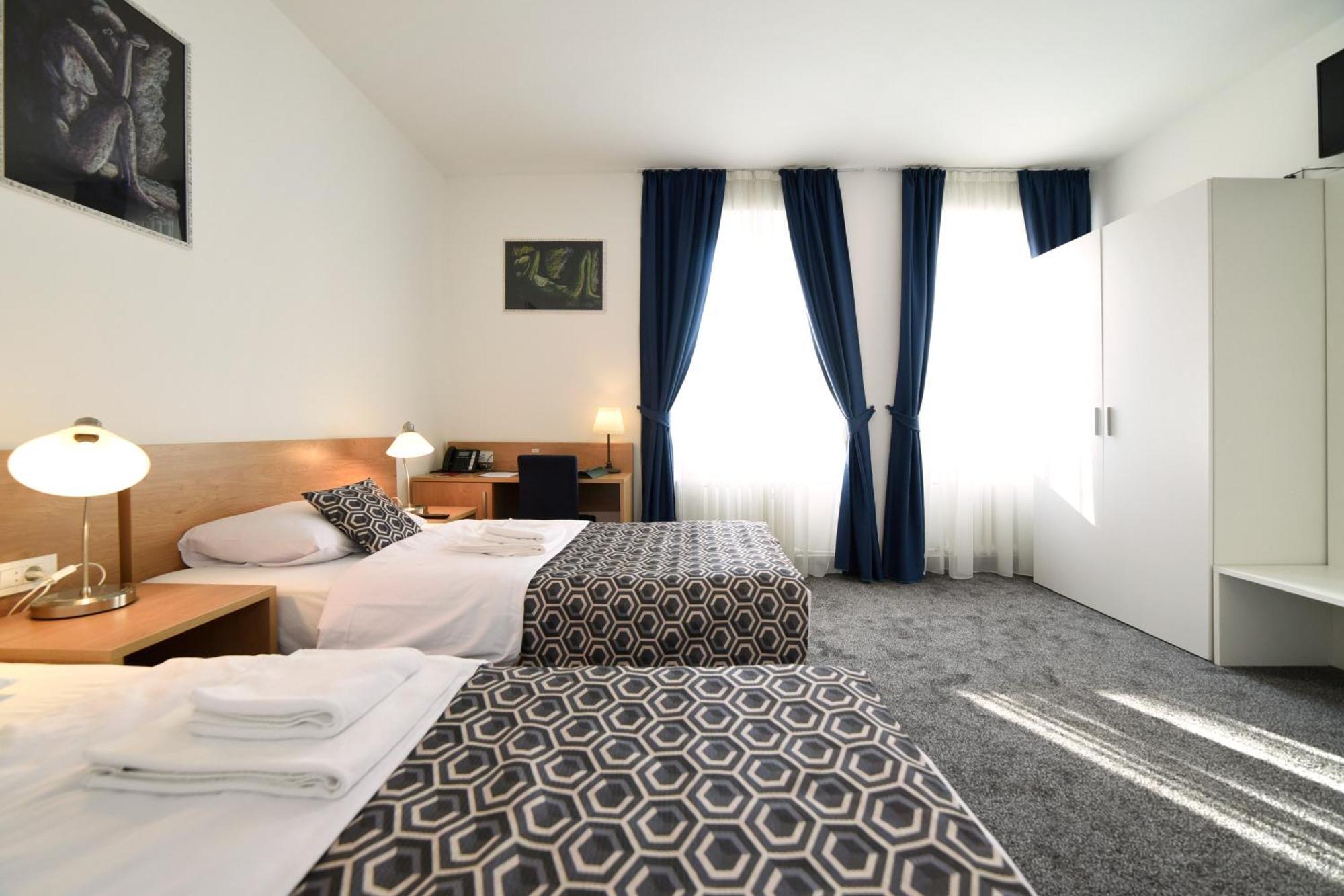 Triple Room,1071193105:JPEG