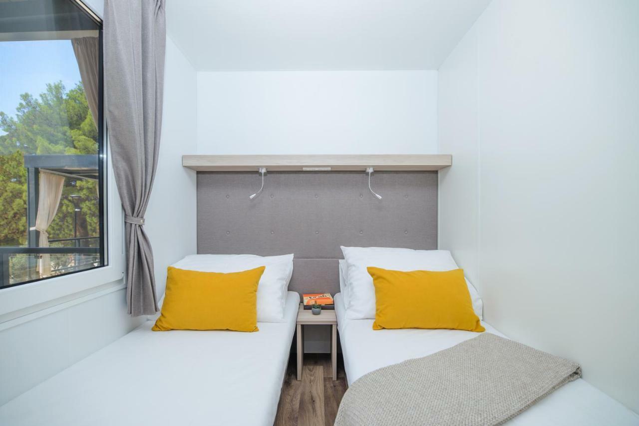 Deluxe-Mobilheim mit 3 Schlafzimmern und eigenem Pool