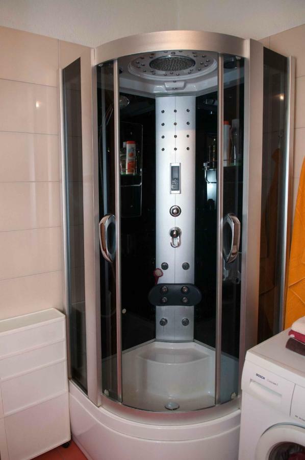 Chambre Double avec Toilettes Communes