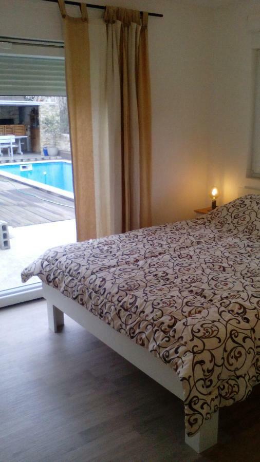 Apartment with Pool View