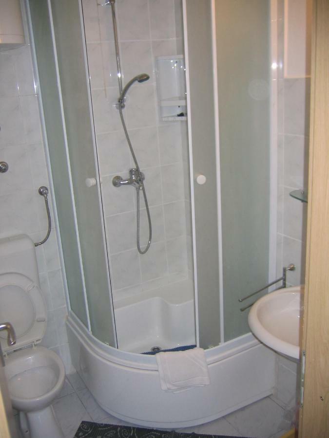 Quarto Duplo Deluxe com Chuveiro