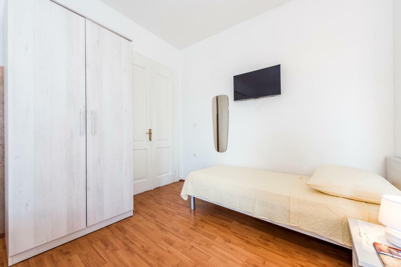 Studio with Sea View,856468328:JPEG