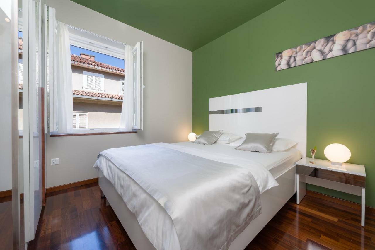 Luxury Triple Room,863740397:JPEG