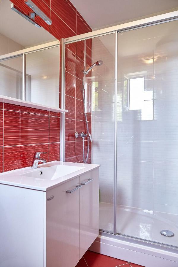 Single Room Bathroom,869262659:JPEG