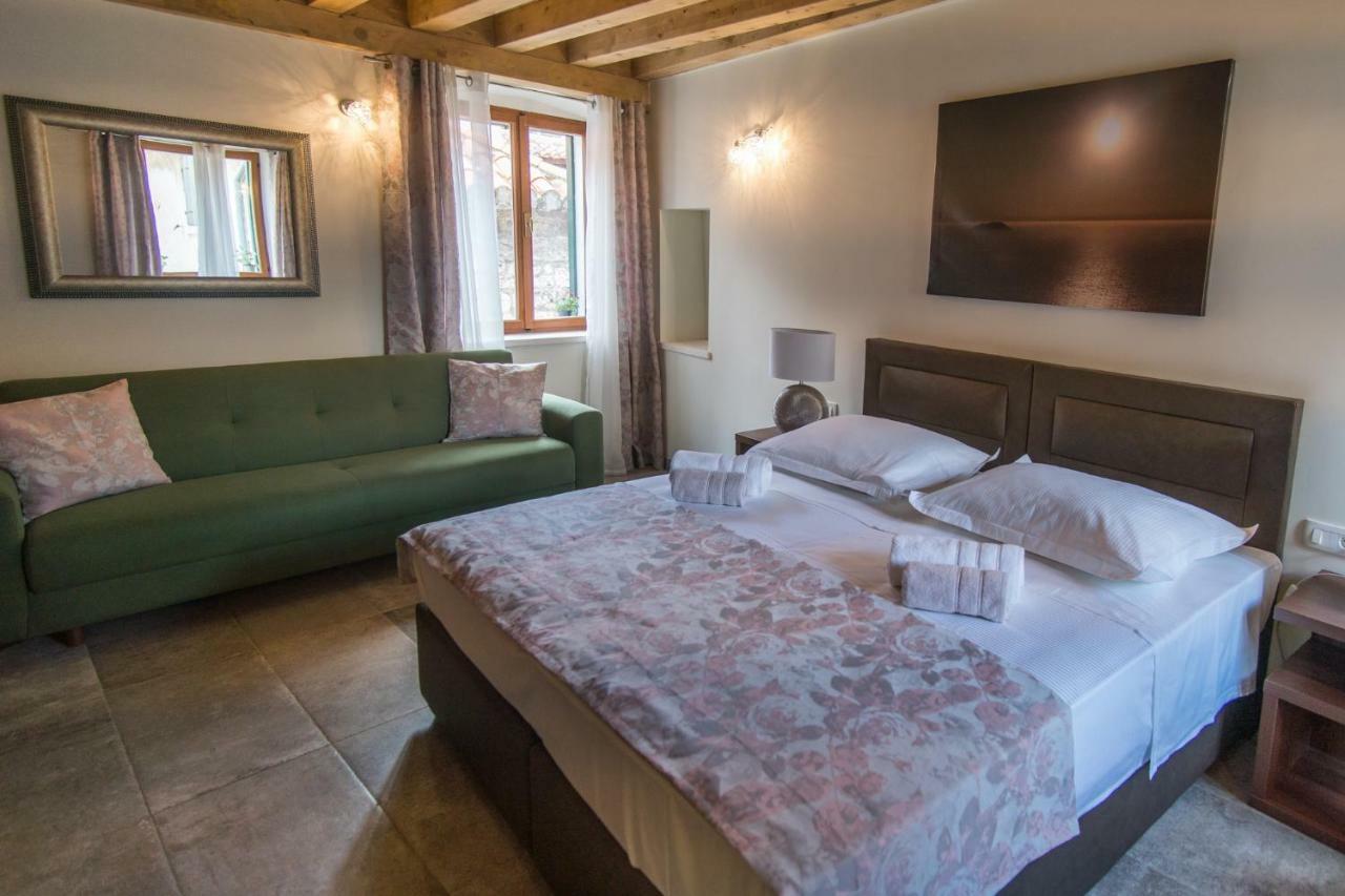 Deluxe Double Room (2 Adults + 1 Child)