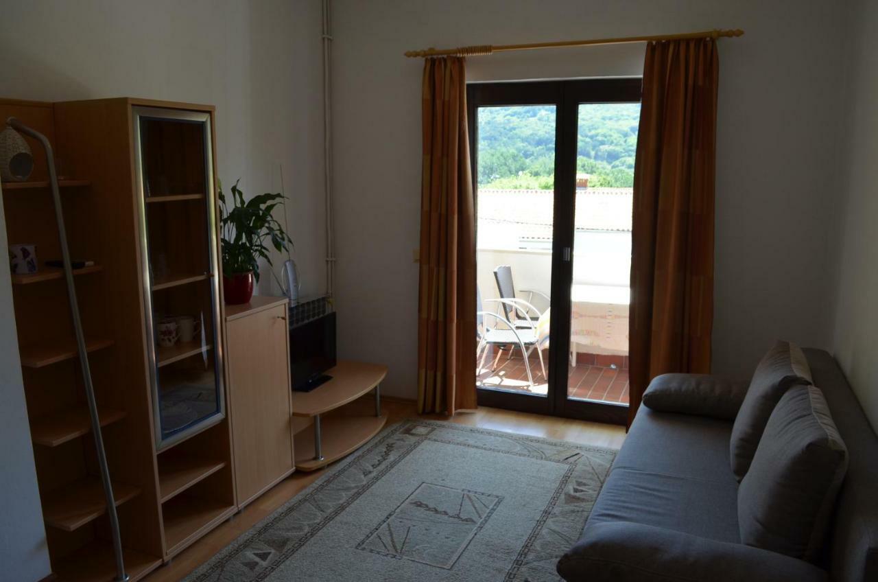 Apartment mit Balkon
