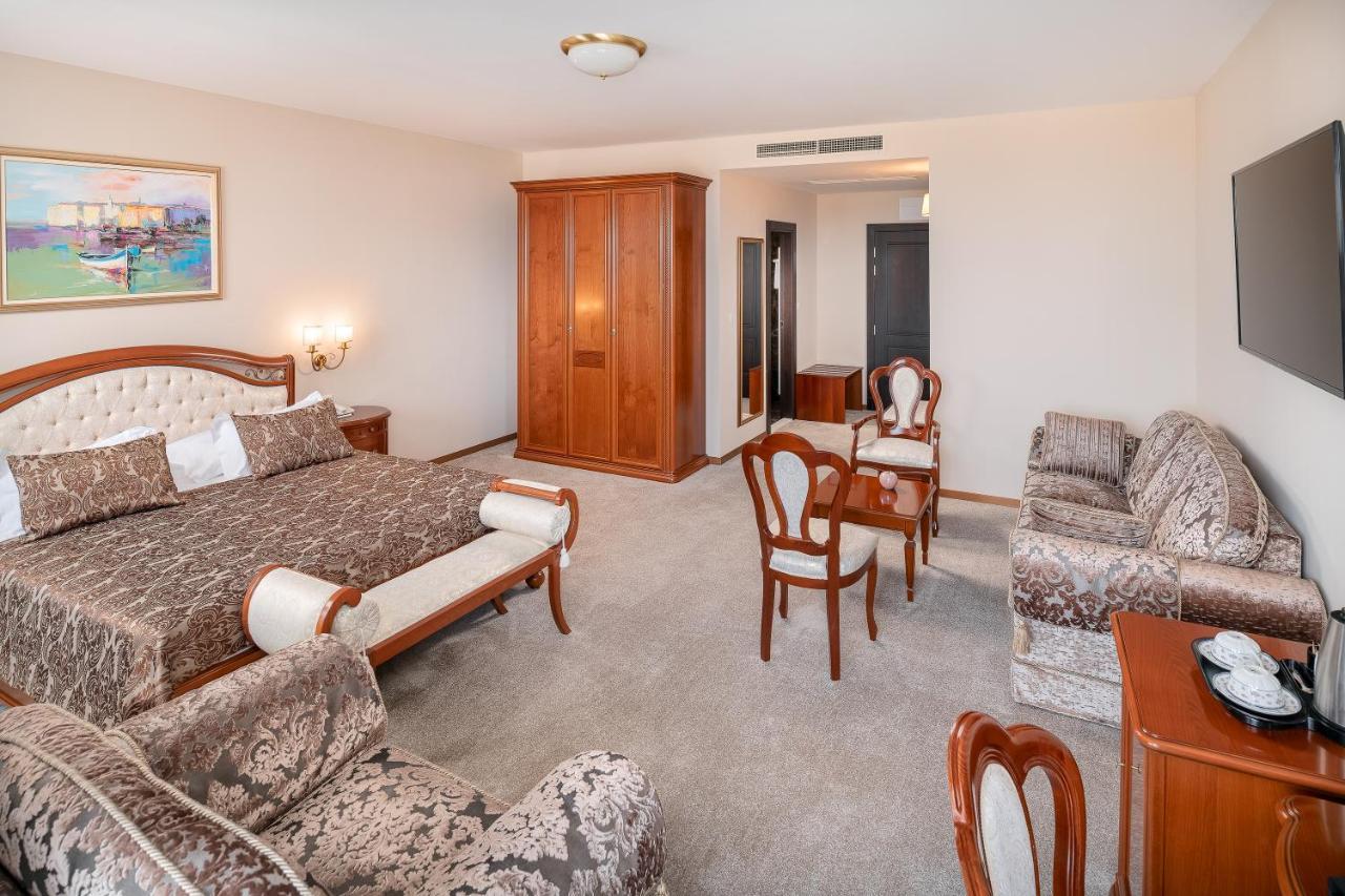 Habitación Doble Exclusiva con balcón y aparcamiento gratuito