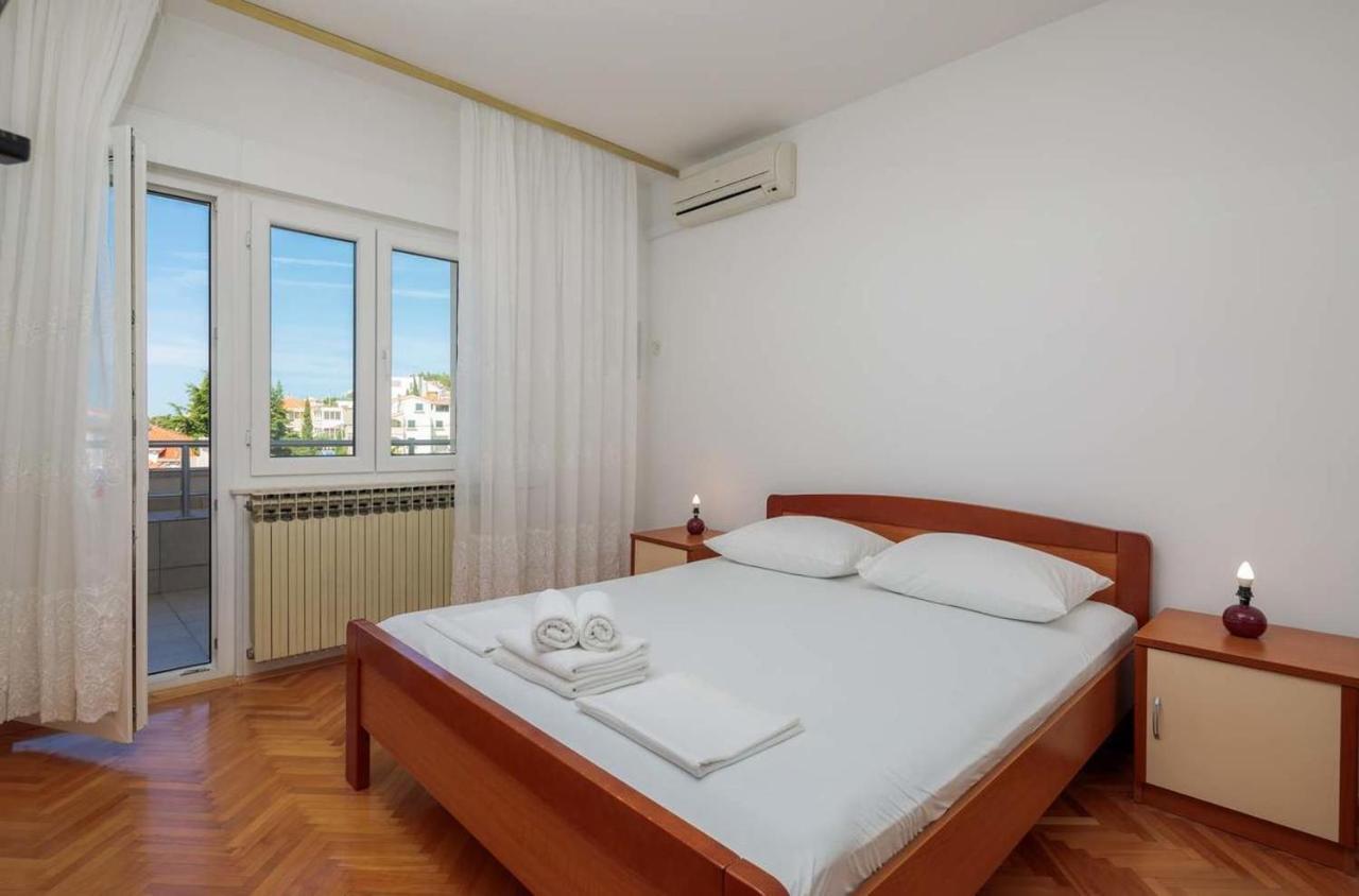 Doppelzimmer mit Balkon und Meerblick