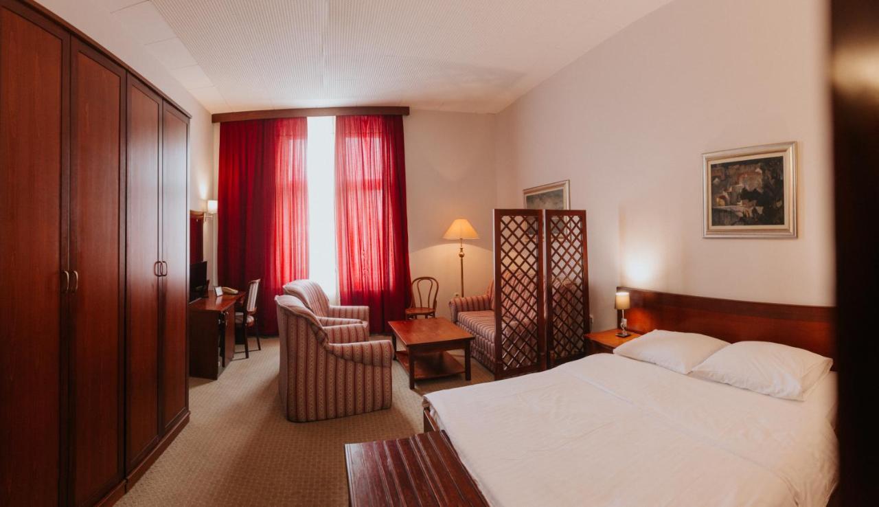 Double Room,993989953:JPEG