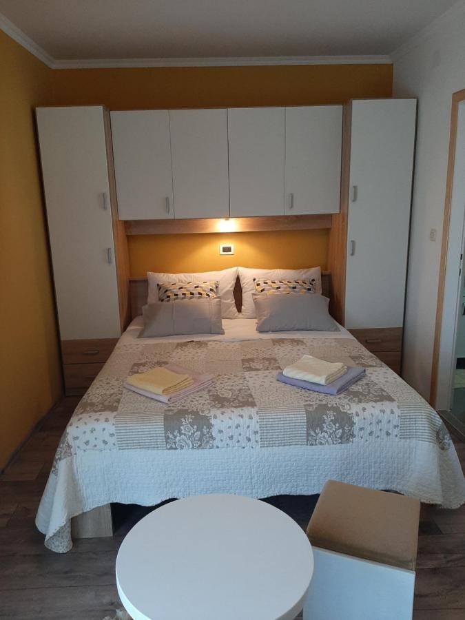 Standard Studio,995951476:JPEG