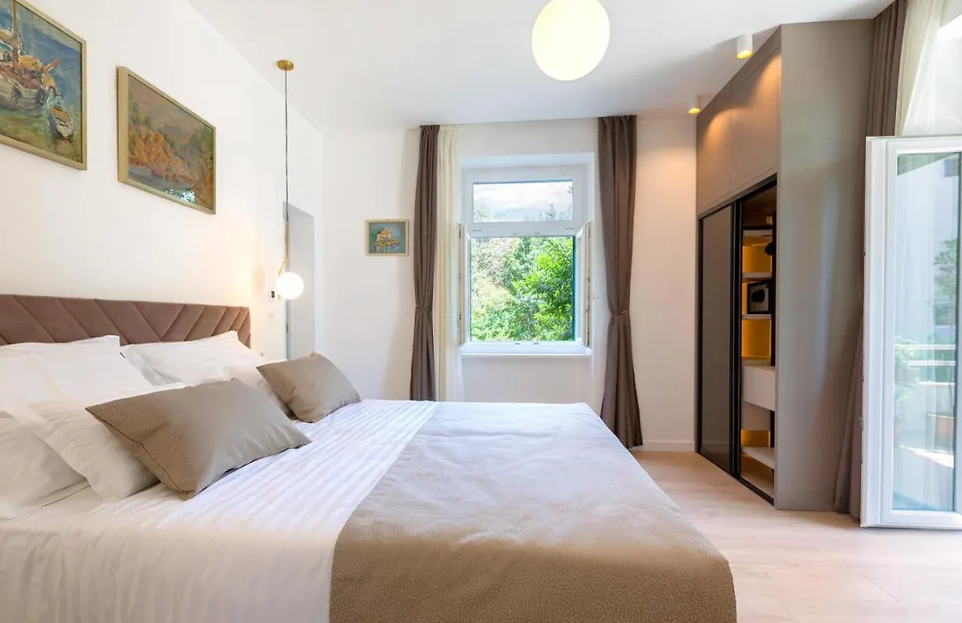 Green Park Luxury Rooms-1