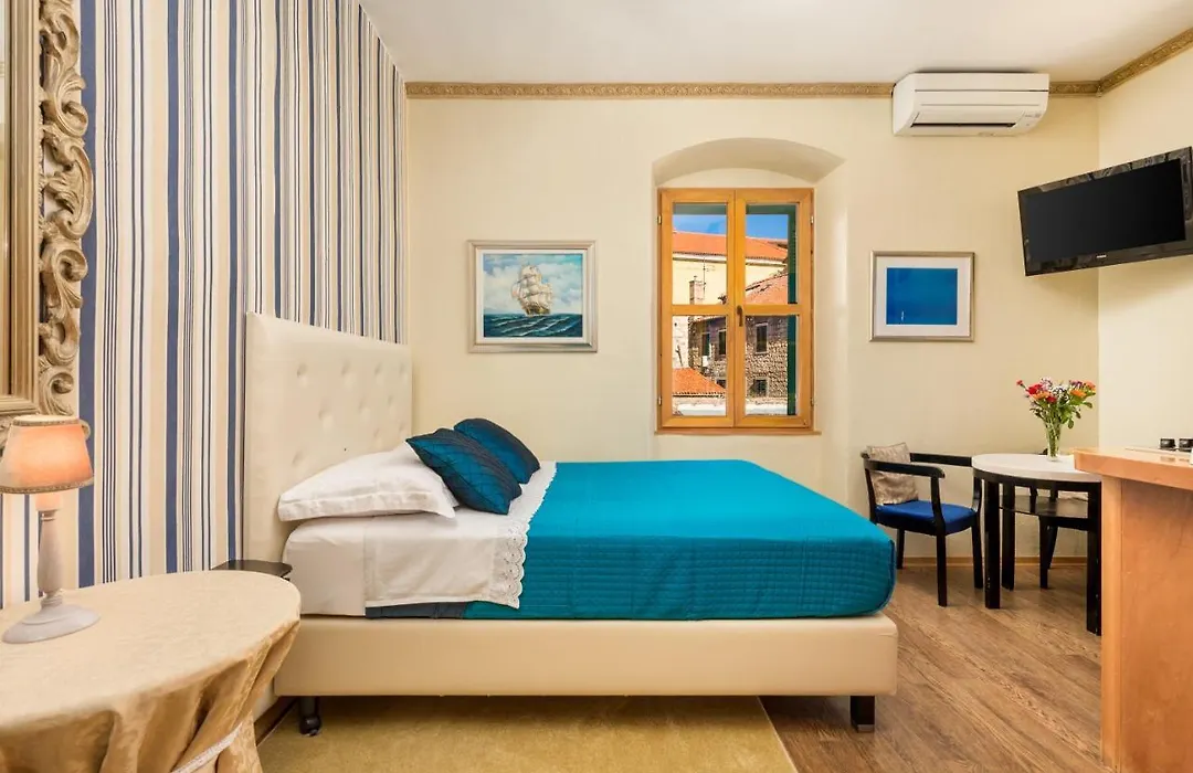 Captain'S Guest House-1