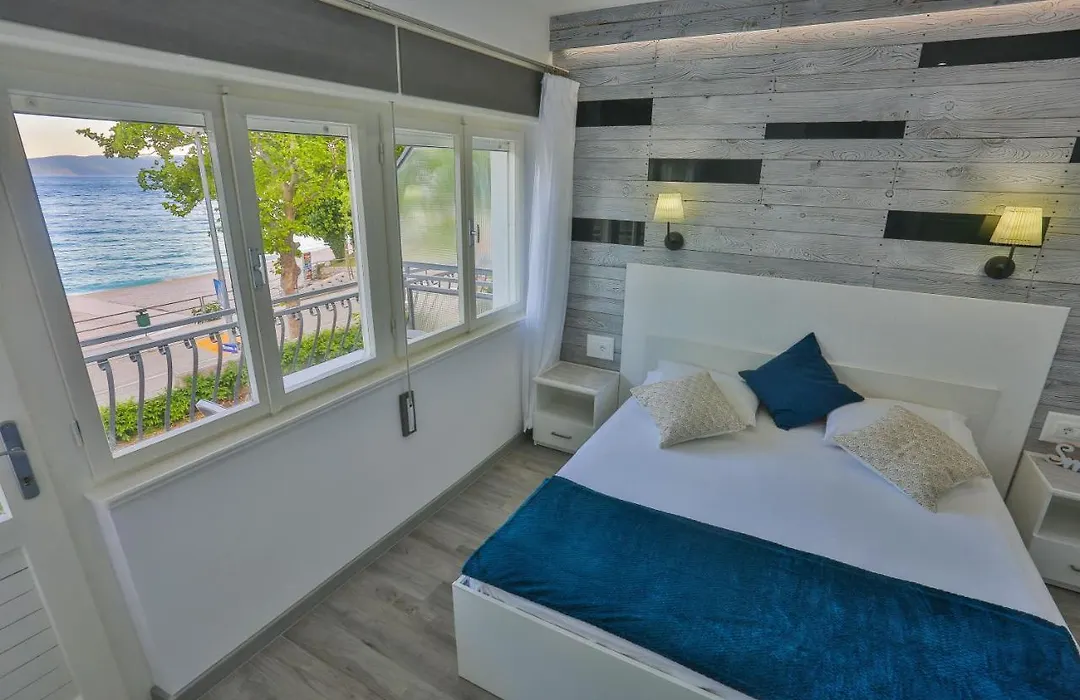 Guesthouse On The Beach-1