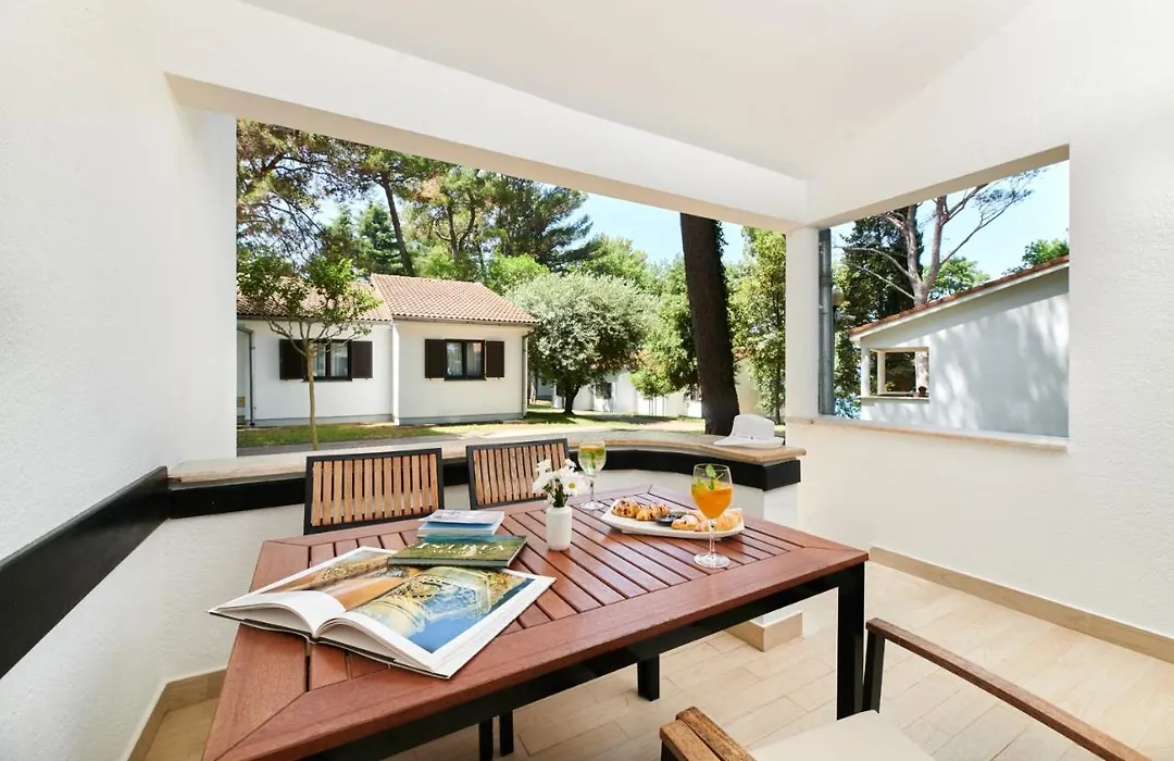 Apartments Galijot Plava Laguna-1