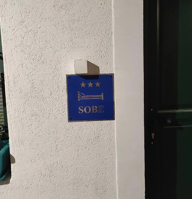 Room Anthea 2-1