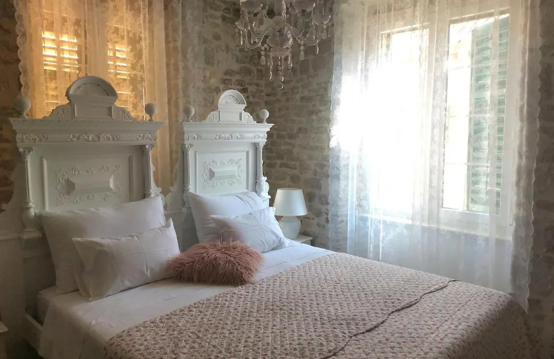 L&L Rooms Royal-1