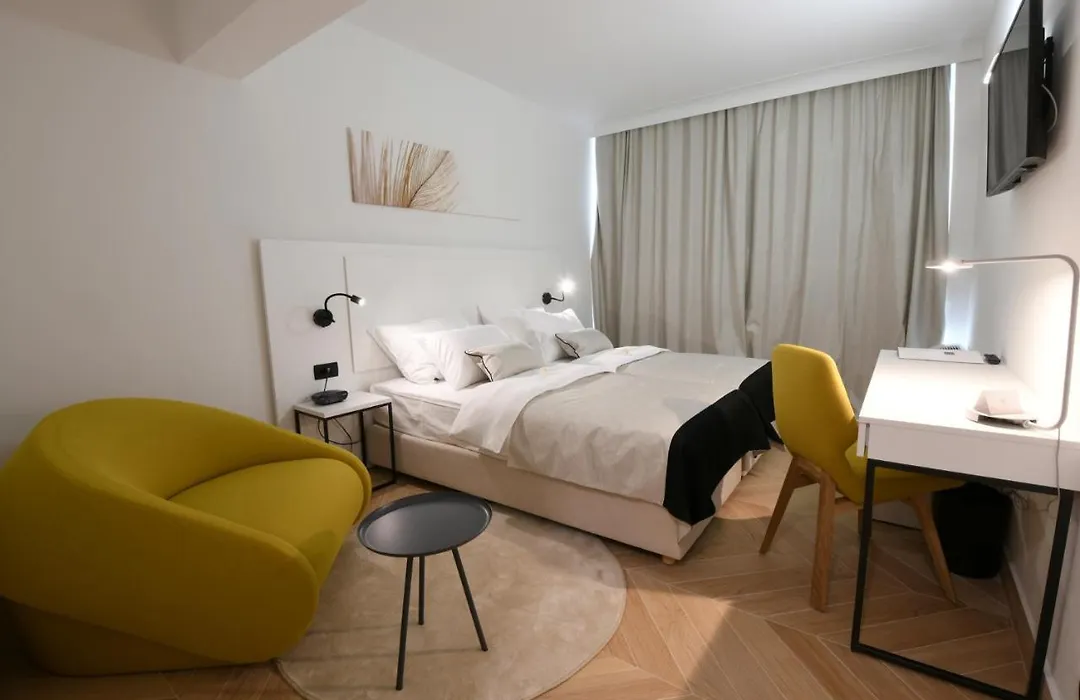Aparthotel Milenij-1