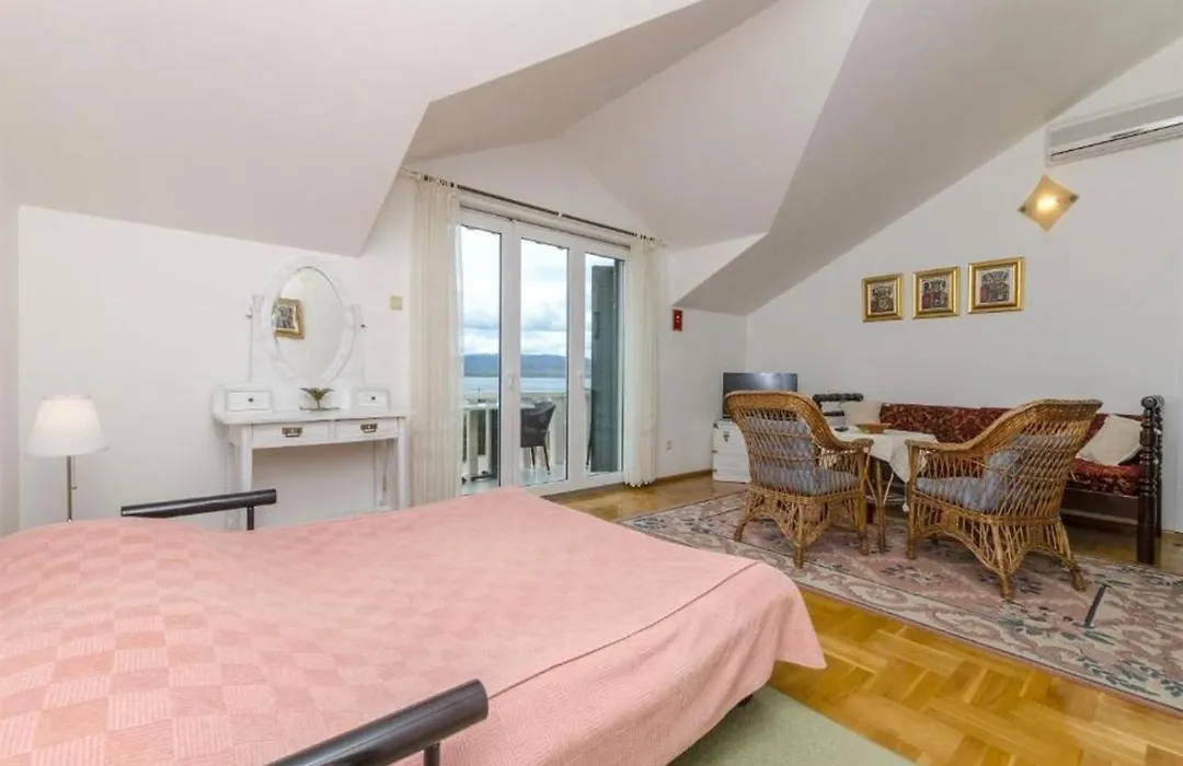 Apartment And Rooms Mate 1-1