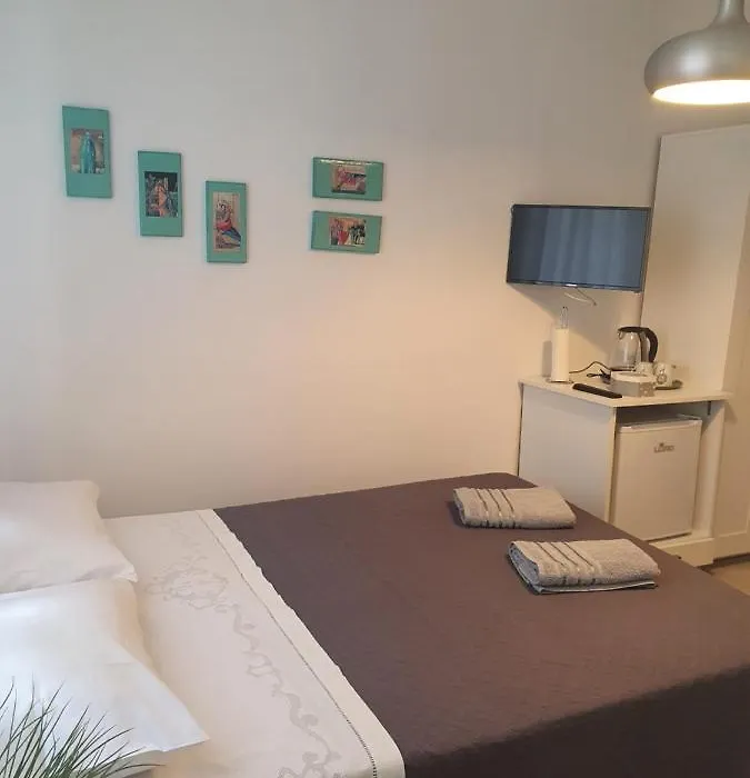 Miriam Rooms Zadar-1