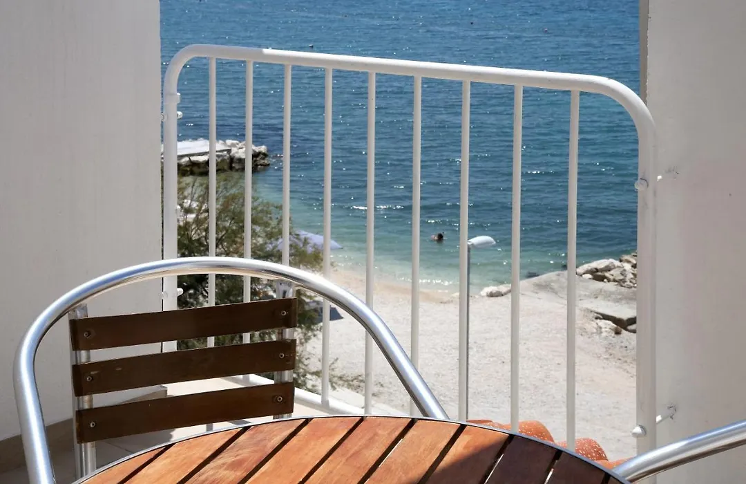 Beach Rooms-1
