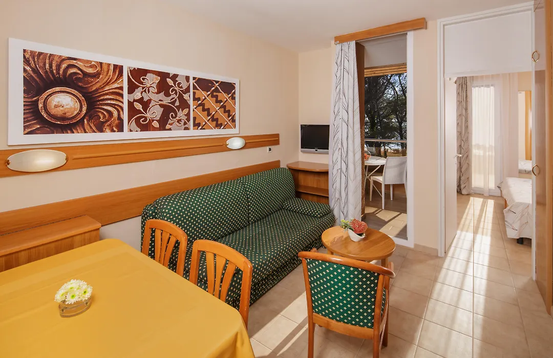 Apartments Amfora Plava Laguna-1