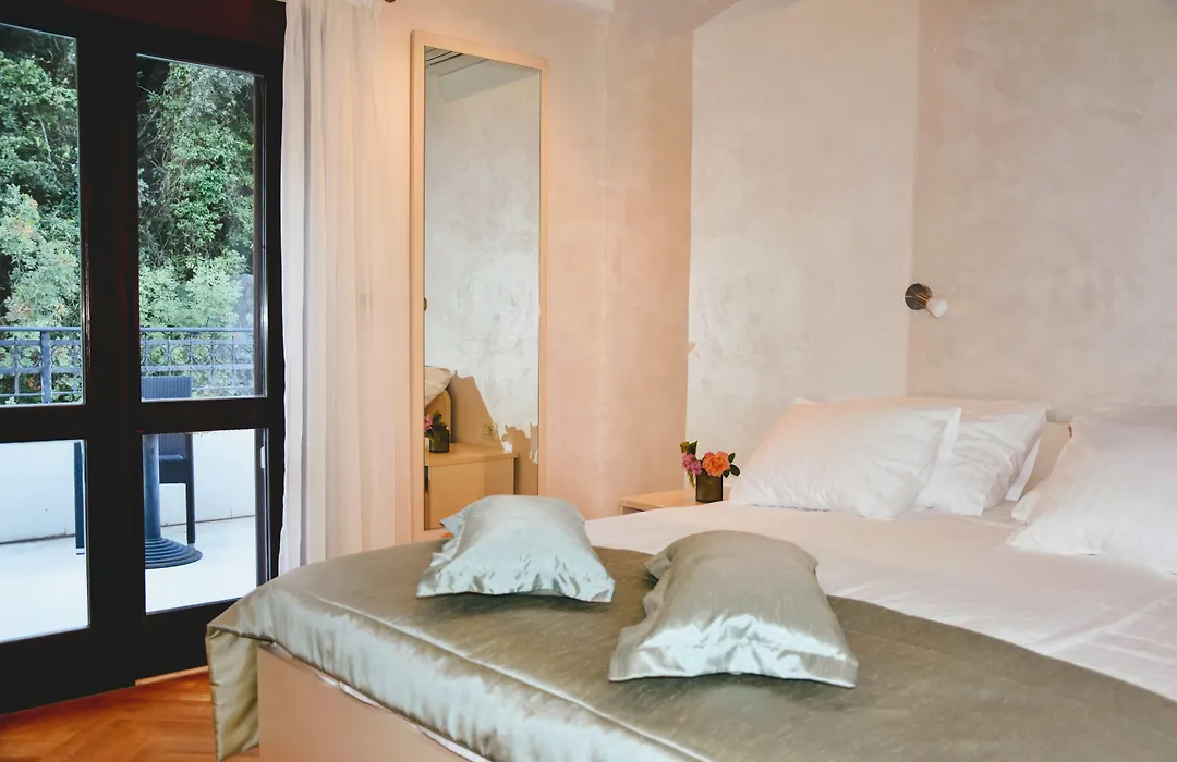 City Beach Villa With Pool And Sea View-1