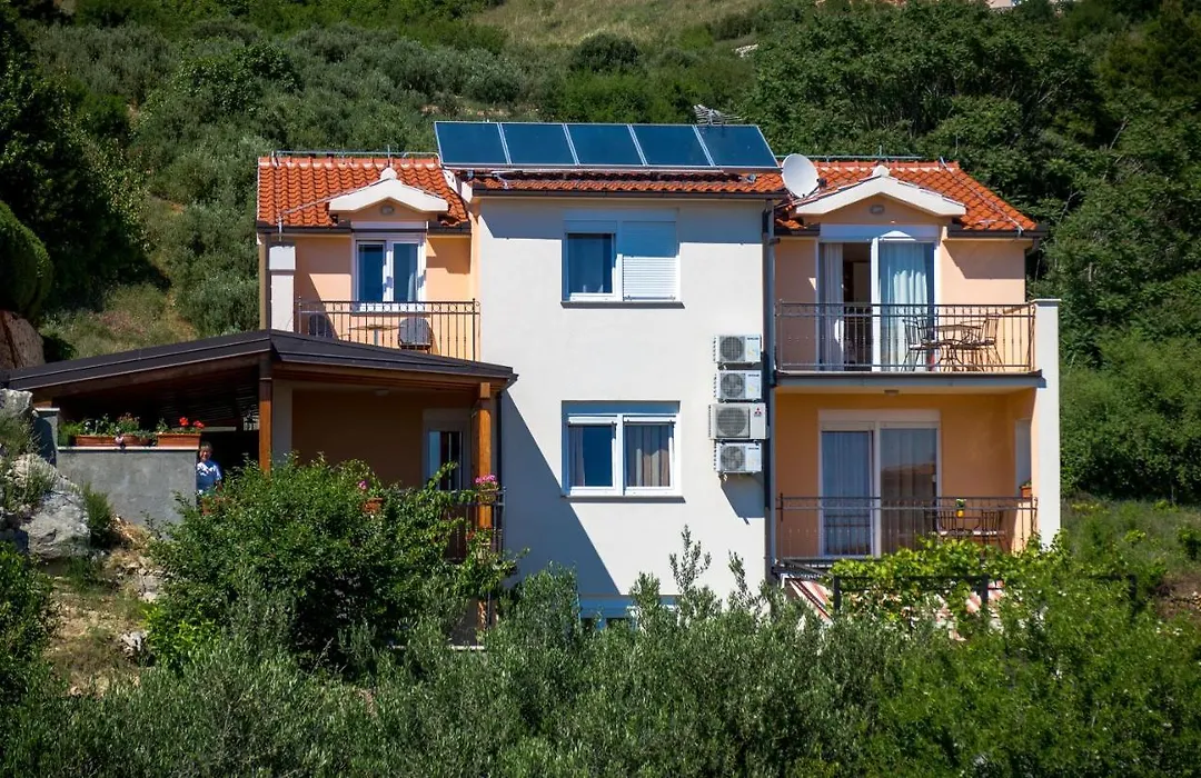 Apartments And Rooms By The Sea Brela, Makarska - 13118-1