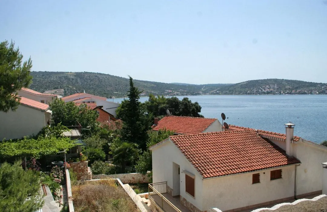 Apartments And Rooms By The Sea Rogoznica - 3097-1